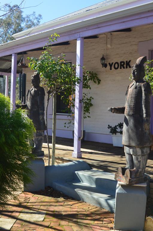 Suites On Avon York Bagian luar foto