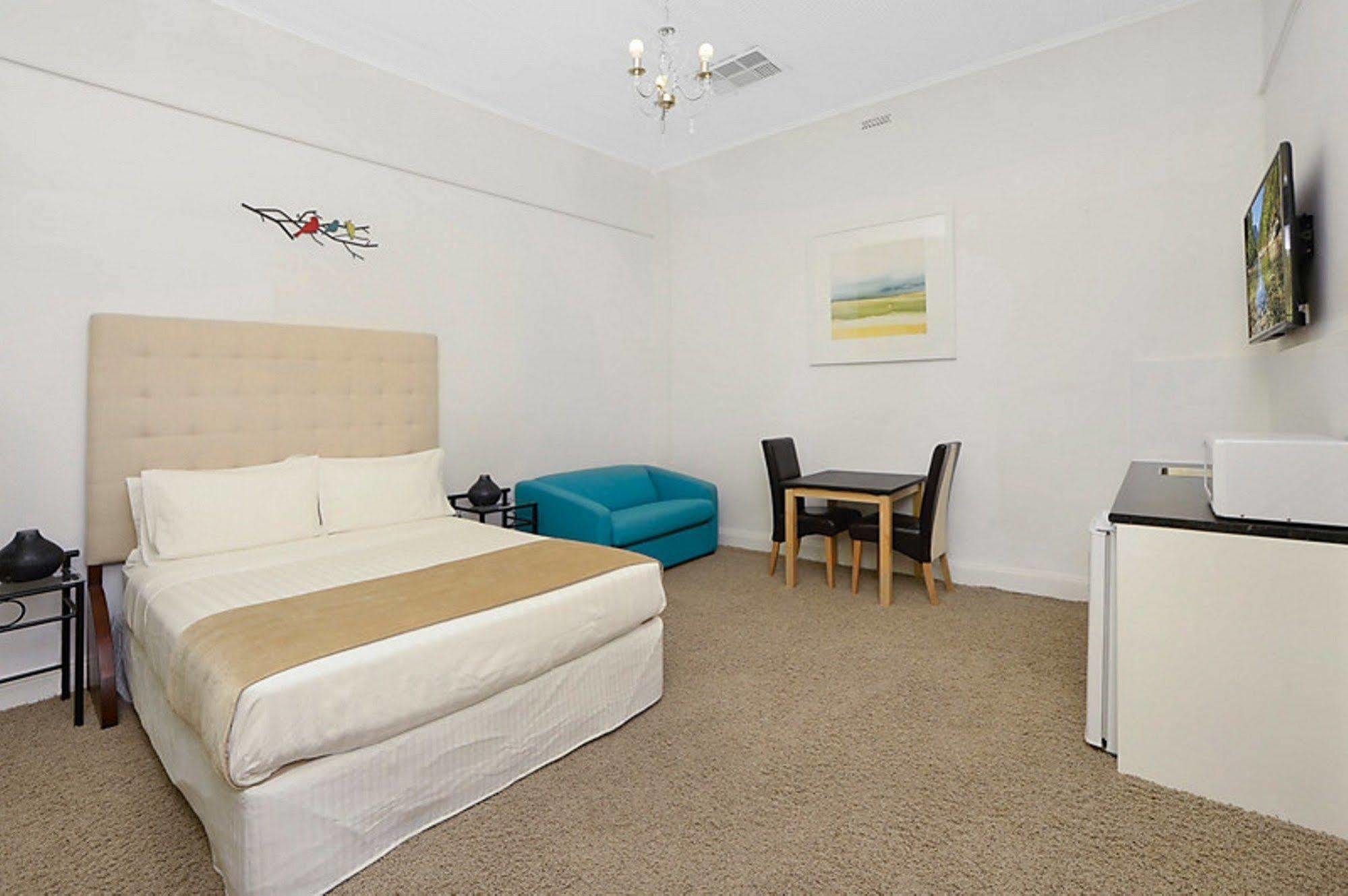 Suites On Avon York Bagian luar foto