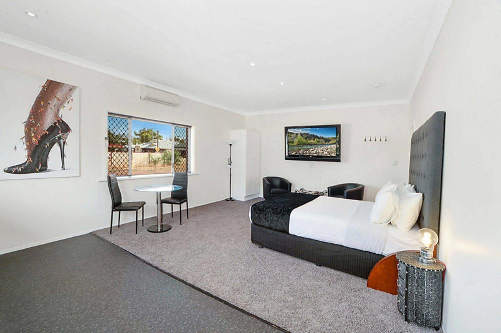 Suites On Avon York Bagian luar foto